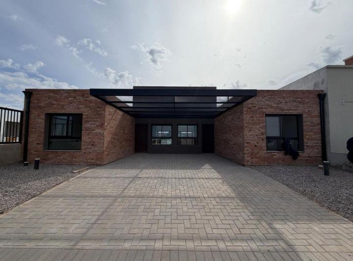 Casa · 70m² · 3 Ambientes · 2 Cocheras