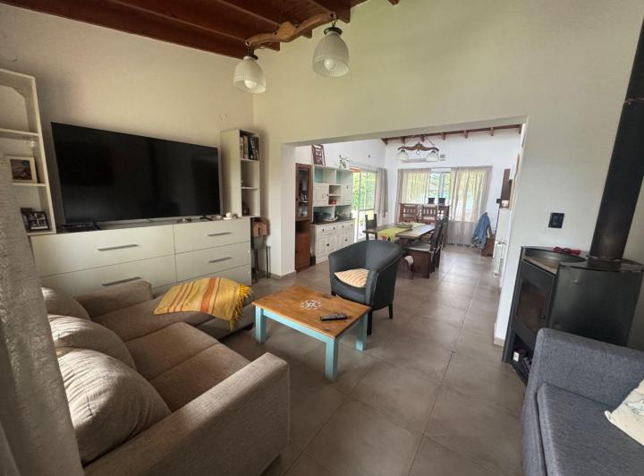 Casa · 243m² · 5 Ambientes · 2 Cocheras