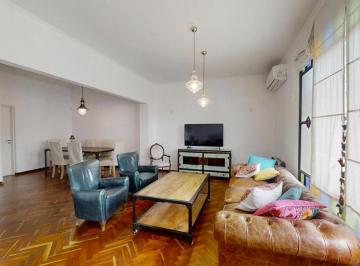 Casa · 130m² · 4 Ambientes · 1 Cochera · Casa en Venta de 4 Ambientes en Olivos con Jardín y Escritorio