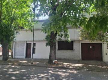 Casa · 143m² · 5 Ambientes · 1 Cochera · Casa de 2 Dorm. y Patio en Venta en La Plata - Zona Universitaria