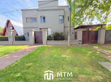 Casa · 180m² · 3 Dormitorios · 2 Cocheras · Casa en Venta Granadero Baigorria.