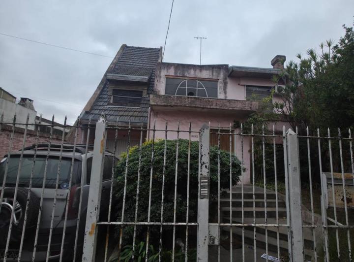 Casa · 222m² · 5 Ambientes · 2 Cocheras
