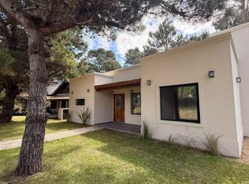 Casa de 3 ambientes, Costa del Este · Casa Moderna de 3 Ambientes en Costa del Este