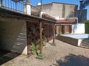 Casa · 163m² · 4 Ambientes · 3 Cocheras · Casa en Santa Rosa