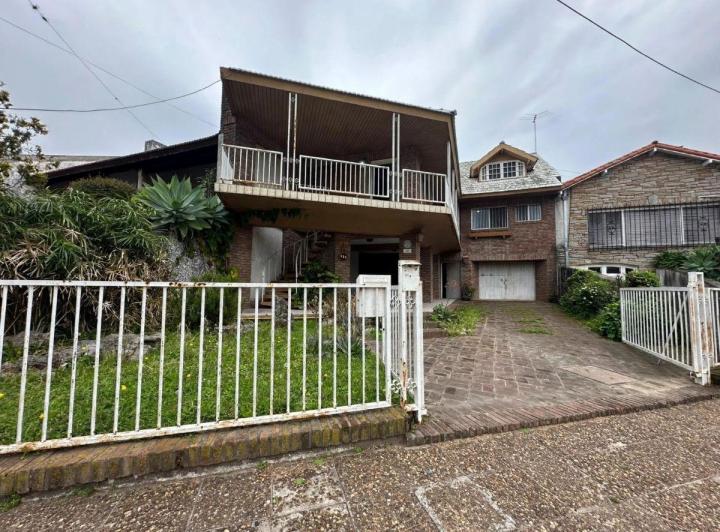 Casa · 369m² · 4 Ambientes · 2 Cocheras