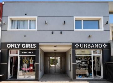 Local comercial · 27m² · 1 Ambiente · Local - Parque Luro