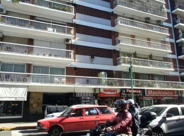Departamento · 72m² · 4 Ambientes · 1 Cochera · Venta Departamento de 4 Amb Al Frente con Cochera