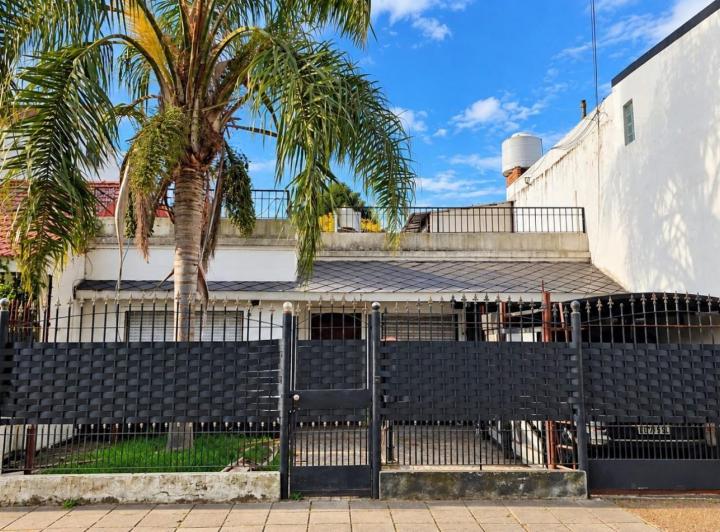 Casa · 300m² · 5 Ambientes · 3 Cocheras