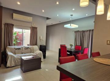 Casa · 145m² · 4 Ambientes · 1 Cochera · Casa 3 Dorm., Jardín y Quincho, Paraná