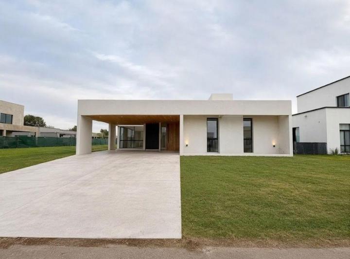 Casa · 170m² · 4 Ambientes · 2 Cocheras