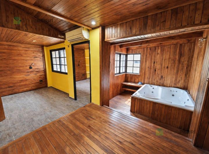 Casa · 346m² · 5 Ambientes · 1 Cochera