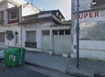 Bodega-Galpón , Parque Chacabuco · Galpón en Venta con Vivienda U Oficinas - 2 Plantas