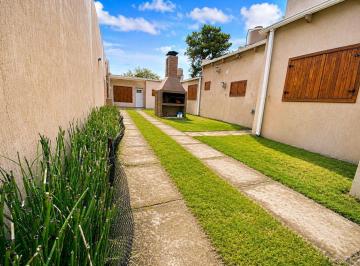 Casa · 220m² · 12 Ambientes · 2 Cocheras · Venta Casa Mas 4 Departamentos en Monte Hermoso
