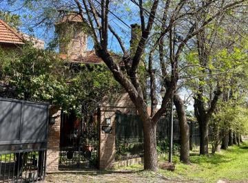 Casa · 240m² · 4 Ambientes · 3 Cocheras · Venta Casa 4 Amb Pileta Don Torcuato