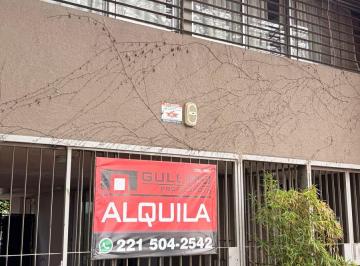 Casa de 4 ambientes, La Plata · Amplia Casa Al Frente. Dos Dorm. C/cochera Doble