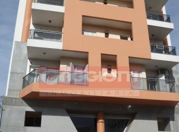 Garage · 13m² · Cochera Cubierta en Alquiler en El Edificio G. Lehmann a Dos Cuadras del Centro!