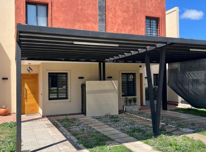 Casa · 113m² · 6 Ambientes · 1 Cochera