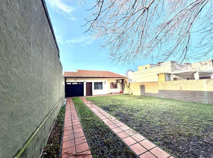 Casa · 250m² · 5 Ambientes · 2 Cocheras