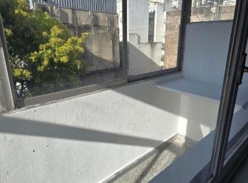 Departamento de 3 ambientes, Monserrat · Muy Buen Dpto 3 Amb con Balcón Corrido
