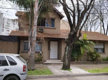 Casa · 125m² · 5 Ambientes · 1 Cochera · Alquiler Casa 4 Dorm. en Martinez