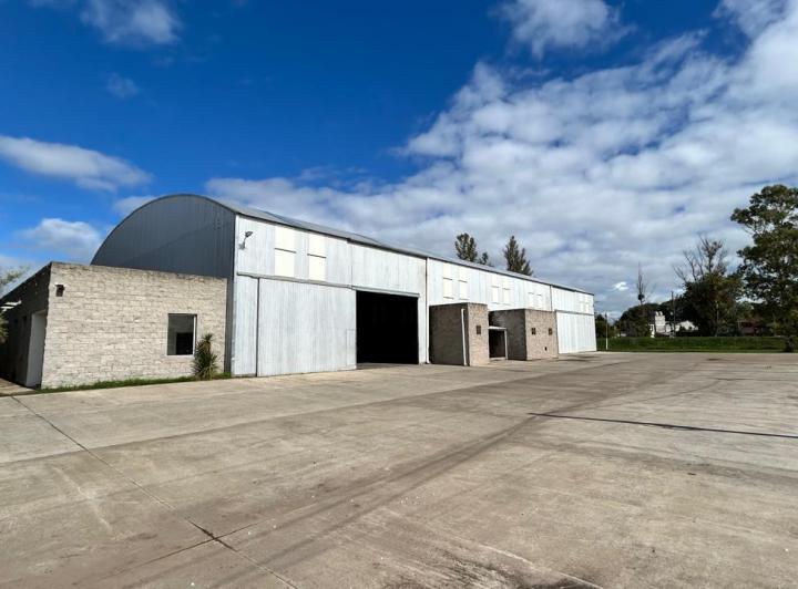 Bodega-Galpón · 1736m² · 8 Ambientes