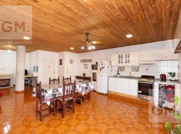 Casa · 262m² · 5 Ambientes · Venta Casa 5 Ambiente - Multifamiliar - Acepta Permuta - José C Paz