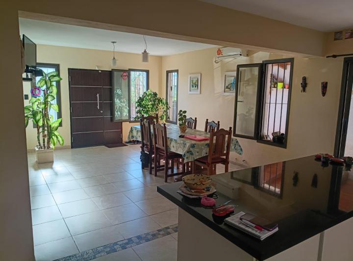 Casa · 186m² · 4 Ambientes · 2 Cocheras