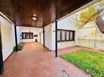 Casa · 150m² · 6 Ambientes · 2 Cocheras · Casa en Venta