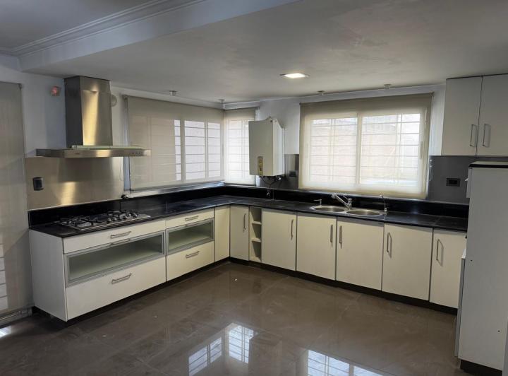 Casa · 186m² · 6 Ambientes · 2 Cocheras