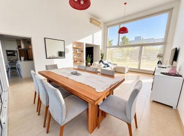 Casa · 250m² · 5 Ambientes · 5 Cocheras · Casa en Weston Alquiler Temporal
