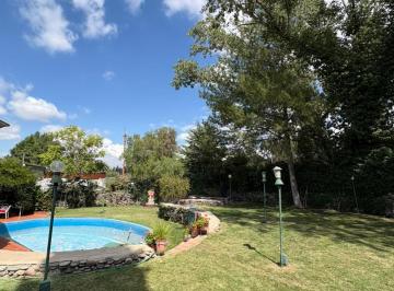 Local comercial · 1086m² · 2 Cocheras · Salón Para Eventos Mas Casa en Venta en Vistalba