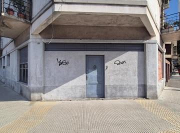 Bodega-Galpón · 288m² · 5 Ambientes · Galpon en Esquina con Doble Entrada