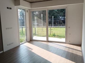 Departamento · 61m² · 2 Ambientes · 1 Cochera · Venta Departamento un Dormitorio con Patio Condominio Los Nogales Fisherton