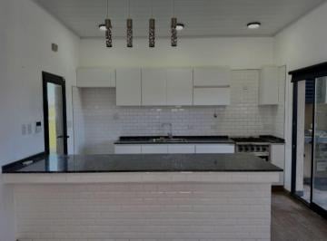 Casa · 190m² · 4 Ambientes · 1 Cochera · Casa - Lares de Canning