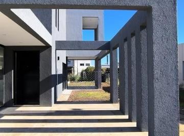 Casa · 165m² · 4 Ambientes · Casa Dúplex en Venta en Pilar del Este, Pilar, G. B. a. Zona Norte