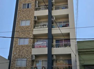 Departamento · 45m² · 1 Cochera · Departamento de 2 Ambientes con Cochera! Pleno Centro de Escalada