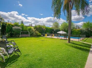 Casa · 235m² · 5 Ambientes · 4 Cocheras · Venta Casa Country Campo Chico - Golf - Hipico