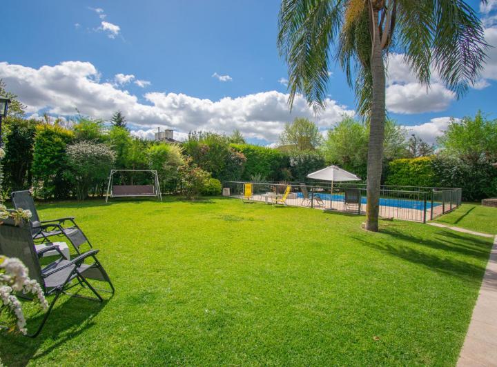 Casa · 235m² · 5 Ambientes · 4 Cocheras