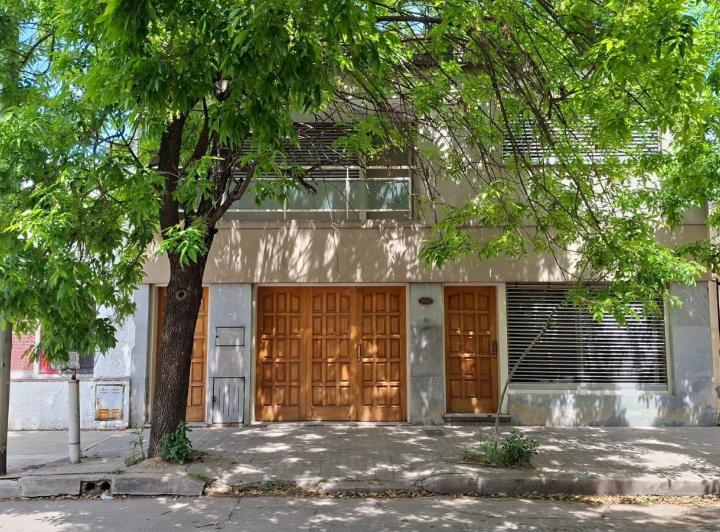 Casa · 250m² · 8 Ambientes · 1 Cochera