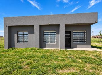 Casa · 100m² · 3 Ambientes · 1 Cochera · Casa Quinta a Estrenar en Venta! 1.000 m² de Terreno.