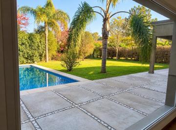 Casa · 345m² · 6 Ambientes · 1 Cochera · Casa en Alquiler en El Barrio Valle Claro, Benavidez