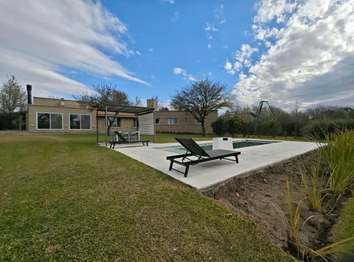 Casa · 354m² · 11 Ambientes · 2 Cocheras