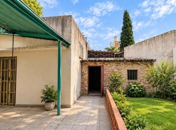 Casa · 158m² · 5 Ambientes · 1 Cochera · Casa a Reciclar Sobre Bv Oroño - Zona Sur
