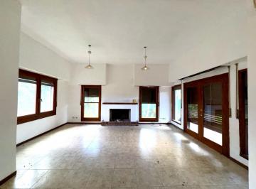 Casa · 884m² · 3 Ambientes · 1 Cochera · Casa 2 Dorm., 133 E/491 y 492, Gorina