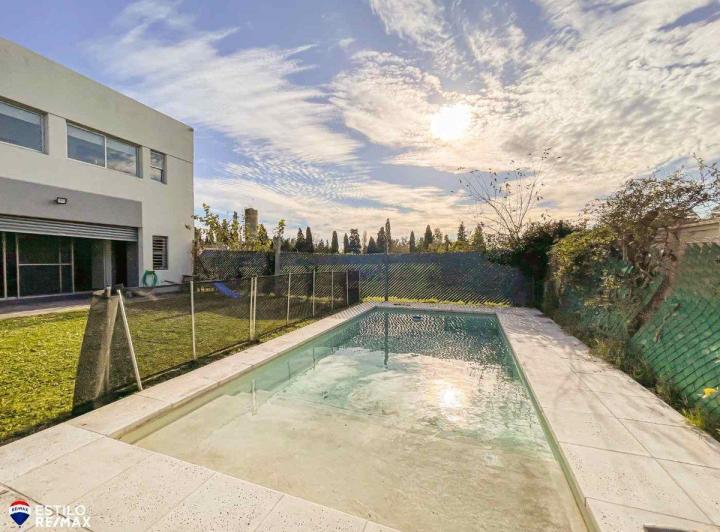 Casa · 190m² · 5 Ambientes · 2 Cocheras