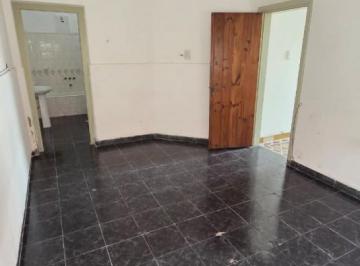 PH · 50m² · 3 Ambientes · Amplio PH Tipo Casa 3 Amb con Lavadero, Patio y Terraza. Ubicado en Peña 930, Banfield