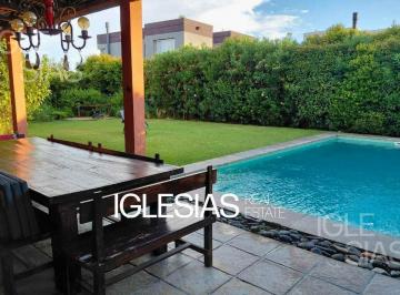 Casa · 210m² · 6 Ambientes · Casa en Alquiler en Barbarita, Tigre