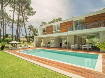 Casa · 880m² · 5 Ambientes · 2 Cocheras · Casa - Playa Mansa