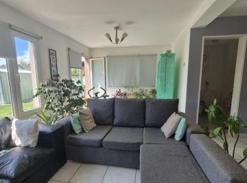 Casa · 141m² · 4 Ambientes · 1 Cochera · Casa Moderna en Venta en Barrio Las Victorias