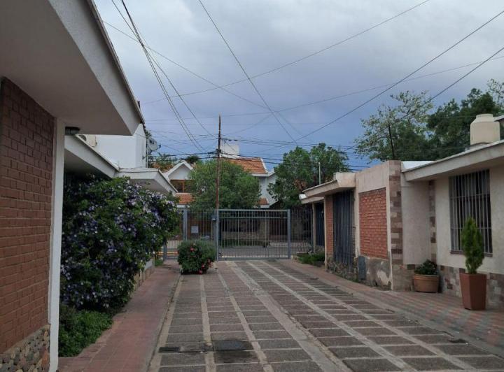 Casa · 90m² · 5 Ambientes · 1 Cochera